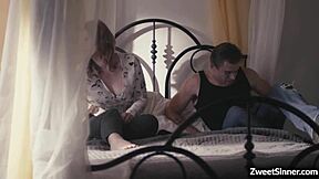 Hot MILF Ella Nova spreads for neighbor 😍