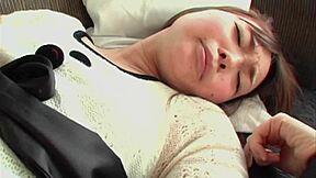 终于和老婆的18+日本女儿独处，禁忌幻想实现