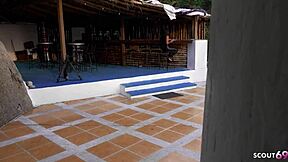 Eu arrisquei sexo anal amador p�blico na praia do clube bar do hotel com latina teen 18+ vadia