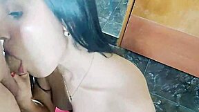 Vecina Bien Caliente Viene A Buscar Café Y Recibe Una Cogida De Su Vecino