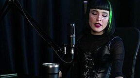 Schoolgirl loses virginity in mom's bed after leaked video!