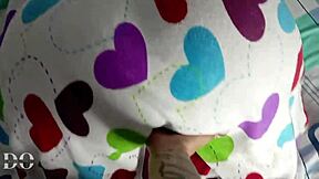 Recibo Una Sorpresa Muy Agradable Un Culito En Cuatro Y Con Un Plug Anal Un Coño Húmedo Y Sabroso Listo Para Que Lo Folle