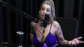 朱莉娅·丰塔内利监狱骑特殊马鞍