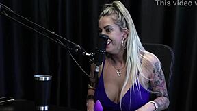 朱莉娅·丰塔内利监狱骑特殊马鞍