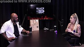 朱莉娅·丰塔内利监狱骑特殊马鞍