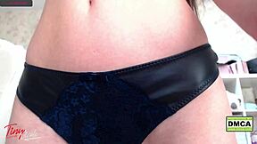 Popular Webcam Model Mia Dances Seductively in Private Show