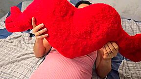 Primeira relação sexual virgem dei um mimo para namorada ganhei sua bucetinha virgem 😍