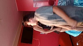 candyboon y una gran tarde de halloween se viste de policia sexy y en ves de arrestar le saca polla para ser cogida a su antojo c�geme perro es una orden�