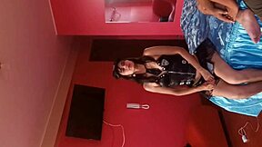 candyboon y una gran tarde de halloween se viste de policia sexy y en ves de arrestar le saca polla para ser cogida a su antojo c�geme perro es una orden�