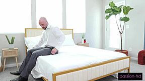 I Let My Roommate's Boyfriend Use My Cunt for His VR Game