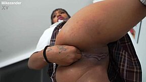 和Brittany Taylor在教室肛交，变得疯狂 😱