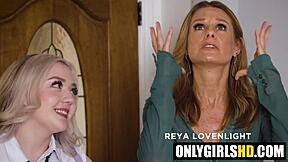 娇小18+继女给继妈伊娃·尼克斯雷娅·洛文莱特打包假屌