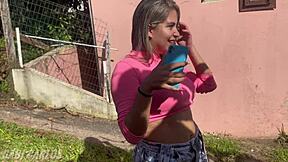 corno foi viajar chamei o vizinho para me comer enquanto a mulher estava fora fiz uma video chamada para o corno ver