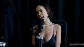 Alice Vasconcelos Dominates Raphaela Savanah In Public Massage