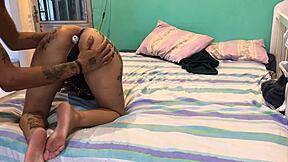 Morena gostosa de sacanagem com primo pauzudo