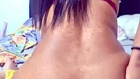 disfruta la vista de esta culona abriendose el culo mientras se mete una verga por el ano