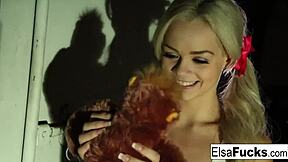 Elsa Jean says, 'Fuck me in the alley'