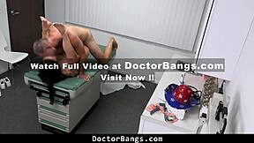 patients plea turns into hardcore fucking with doctor 😊