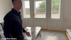 莉莉·布洛瑟姆疯狂硬性爱和支配，用大鸡巴操脸