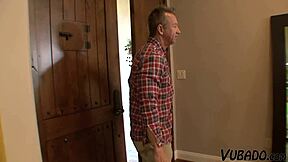 Young Amateur Gets Intense Anal Assfucking!