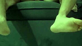 i love watching essa novinha sit on that cock showing her pussy