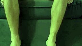 i love watching essa novinha sit on that cock showing her pussy