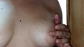 可爱妹镜前自摸超撩骚