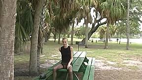 Mindy户外闪小18+奶子勾引巨屌猛干