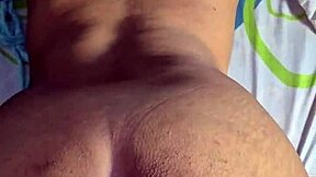 Mi Vecina Educada Resulta Ser Puta y Me Echa Leche Materna en Polla