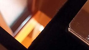 Masturbacion en la ducha termino en orgasmo enorme ducha erotica con lluvia dorada