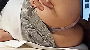 sexy colegiala flaquita le quitan su tanguita que traia debajo de su falda escolar follada hasta dejarla preñada puta colegiala es penetrada por atras varias veces por su compañero de clase