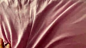 伊朗大奶继妹独奏自慰！丰满美女自拍玩穴狂潮