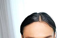 我喜欢给这个小巧亚洲人妖做奶油口交 然后无套肛交