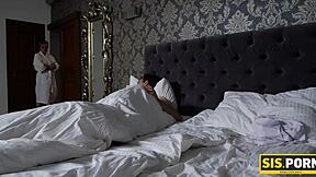 苗条金发妹继兄饭后意外性爱幻想