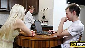 苗条金发妹继兄饭后意外性爱幻想