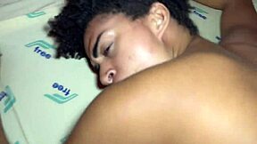 Fudendo o Cuzinho Da Casada No Motel Enquanto Marido Espera Em Casa Chorando Na Pica