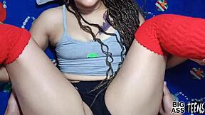 Nos quedamos solos con mi hijastra al estar sola con mi padrastro me obliga follar porque tengo el culo mejor que mi madrastra