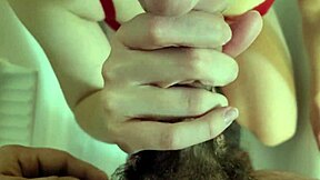 wifes first golden shower gets her all worked up and horny 😈🚿