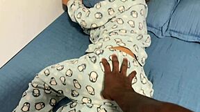 enteada seduz padrasto com big tits blowjob and interracial riding fuck. brazilian curvy housewife gets monster cock orgasm in homemade closeup.