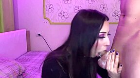 吸大鸡巴时全身湿乱，粗暴后入