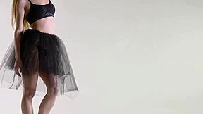 柔软金发妹秀体操技能！🤸‍♀️