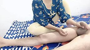 DESI GIRLFRIEND SUCKS AND FUCKS BOYFRIEND FRIEND!