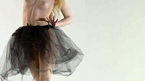 柔软金发妹秀体操技能！🤸‍♀️