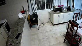 Marido necesita salir y deja a su mujer con su amiga llega y las pilla a ambas cogiendo subtitulado al español