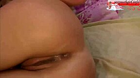 嘿，看性感吻在Chaturbate Bongacams网络秀上操他训练过的屁眼