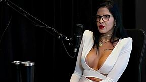 foi convidada a trabalhar por sua simpatia sempre fez quest�es de gentileza e abriu sua pr�pria cl�nica - leticia braga watch on sheer red in blonde brazilian casting