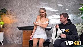 fudendo o rabo da novinha durante a carona com jaques keiko