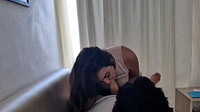 mira como esta latina teen blonde chupa muy rico con su big ass en homemade video