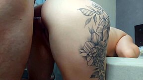 esposa traidor fode o amigo de seu marido enquanto ele sai, big ass latina moaning in rough homemade banging