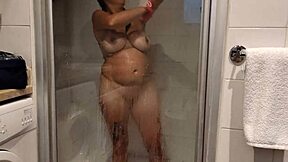 Hey, spotting my tanned stepsister in that Egyptian hotel bathroom